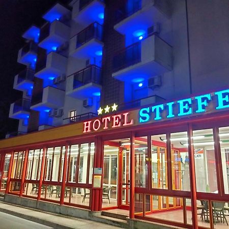 Hotel Stiefel Lignano Sabbiadoro Bagian luar foto