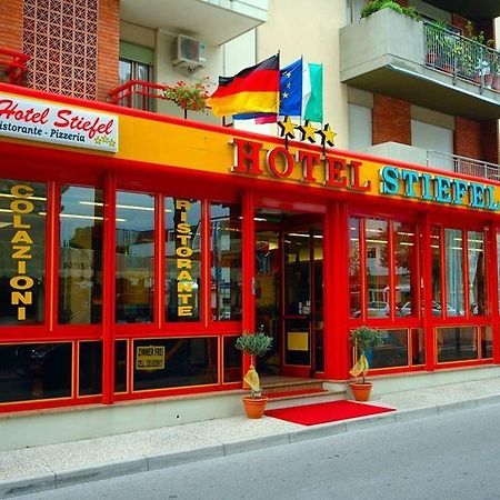 Hotel Stiefel Lignano Sabbiadoro Bagian luar foto