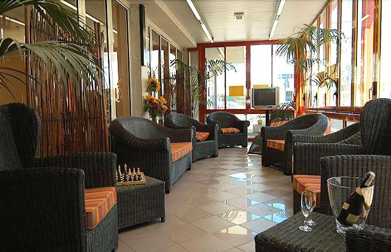Hotel Stiefel Lignano Sabbiadoro Bagian luar foto