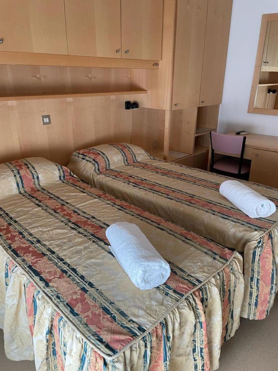 Hotel Stiefel Lignano Sabbiadoro Bagian luar foto