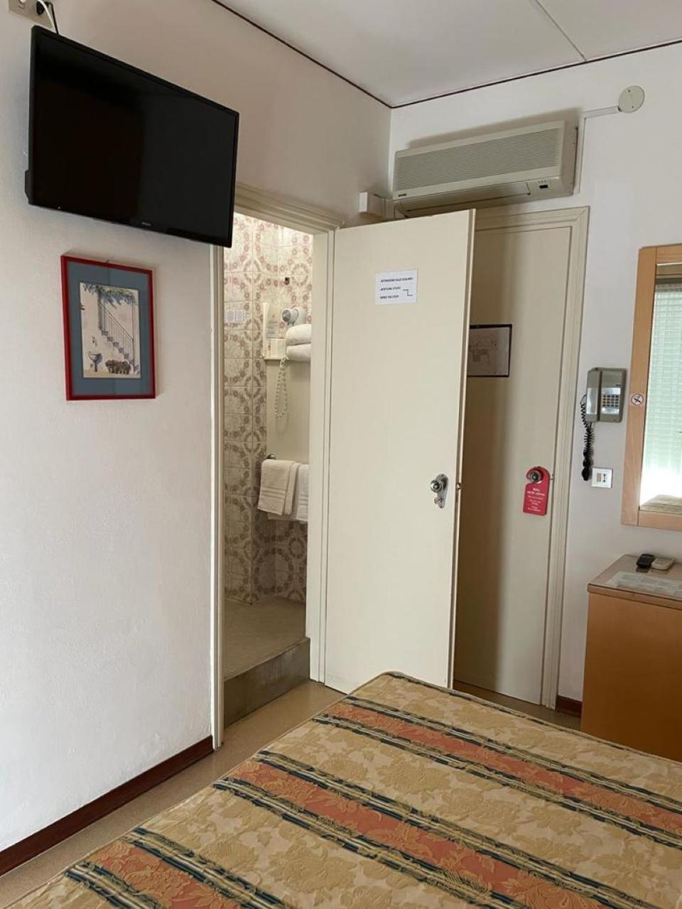 Hotel Stiefel Lignano Sabbiadoro Bagian luar foto