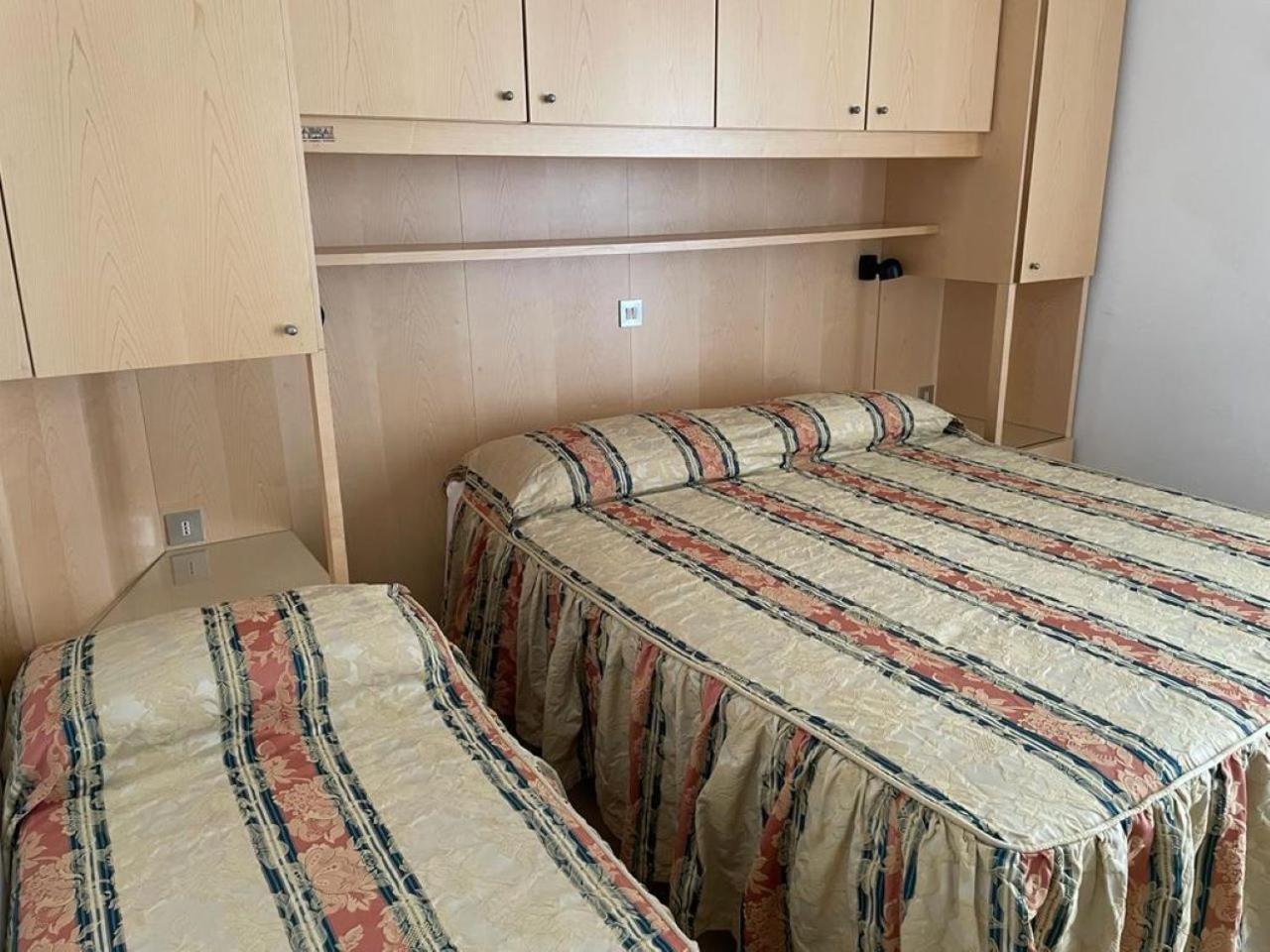 Hotel Stiefel Lignano Sabbiadoro Bagian luar foto