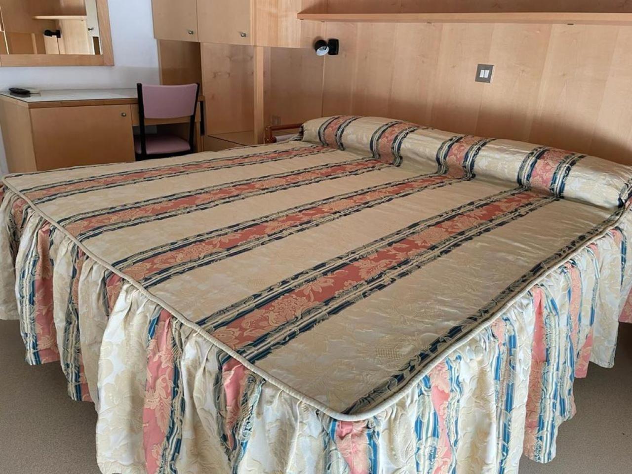 Hotel Stiefel Lignano Sabbiadoro Ruang foto