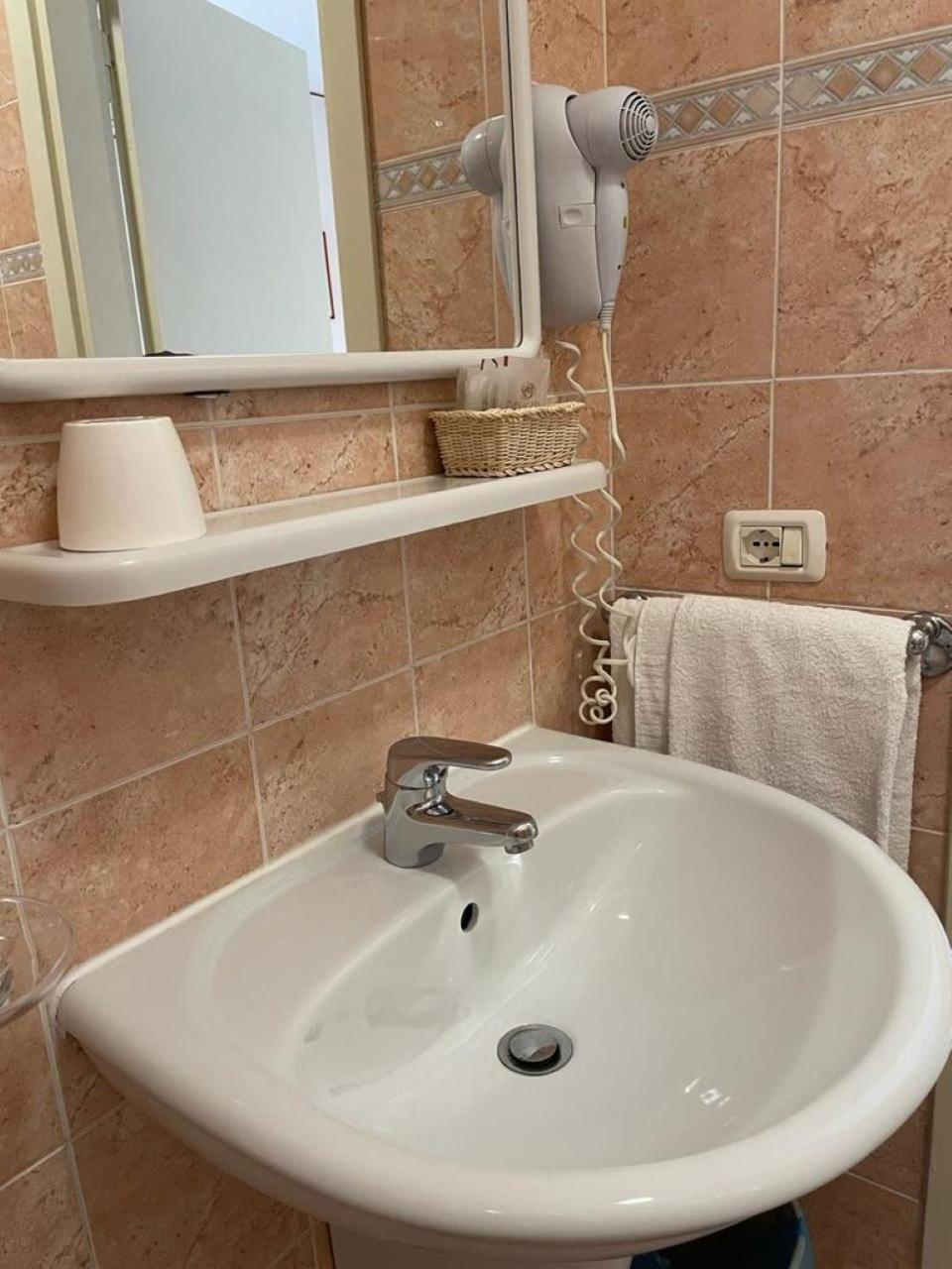 Hotel Stiefel Lignano Sabbiadoro Ruang foto