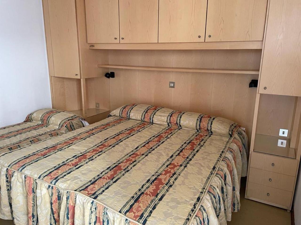 Hotel Stiefel Lignano Sabbiadoro Ruang foto