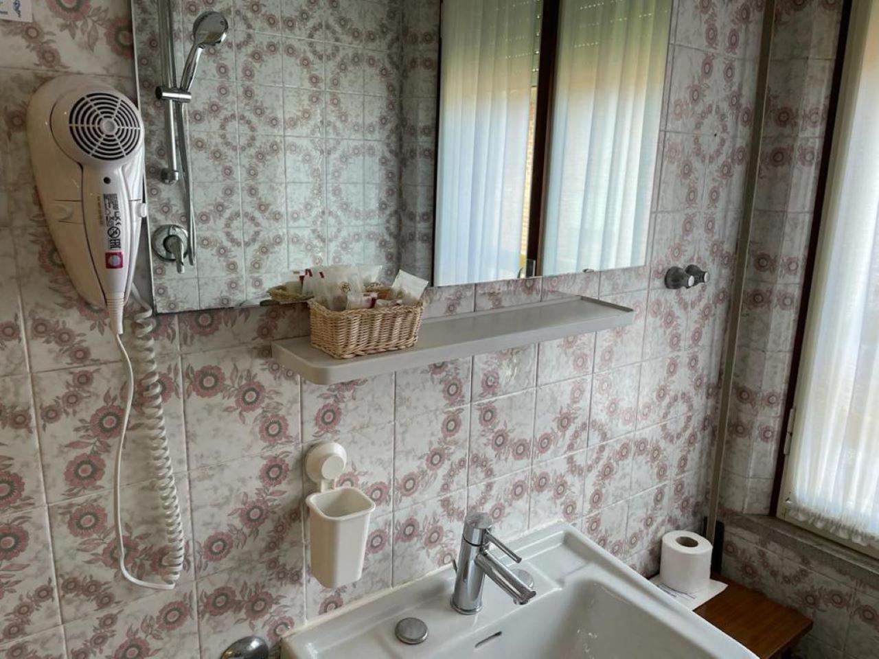 Hotel Stiefel Lignano Sabbiadoro Ruang foto