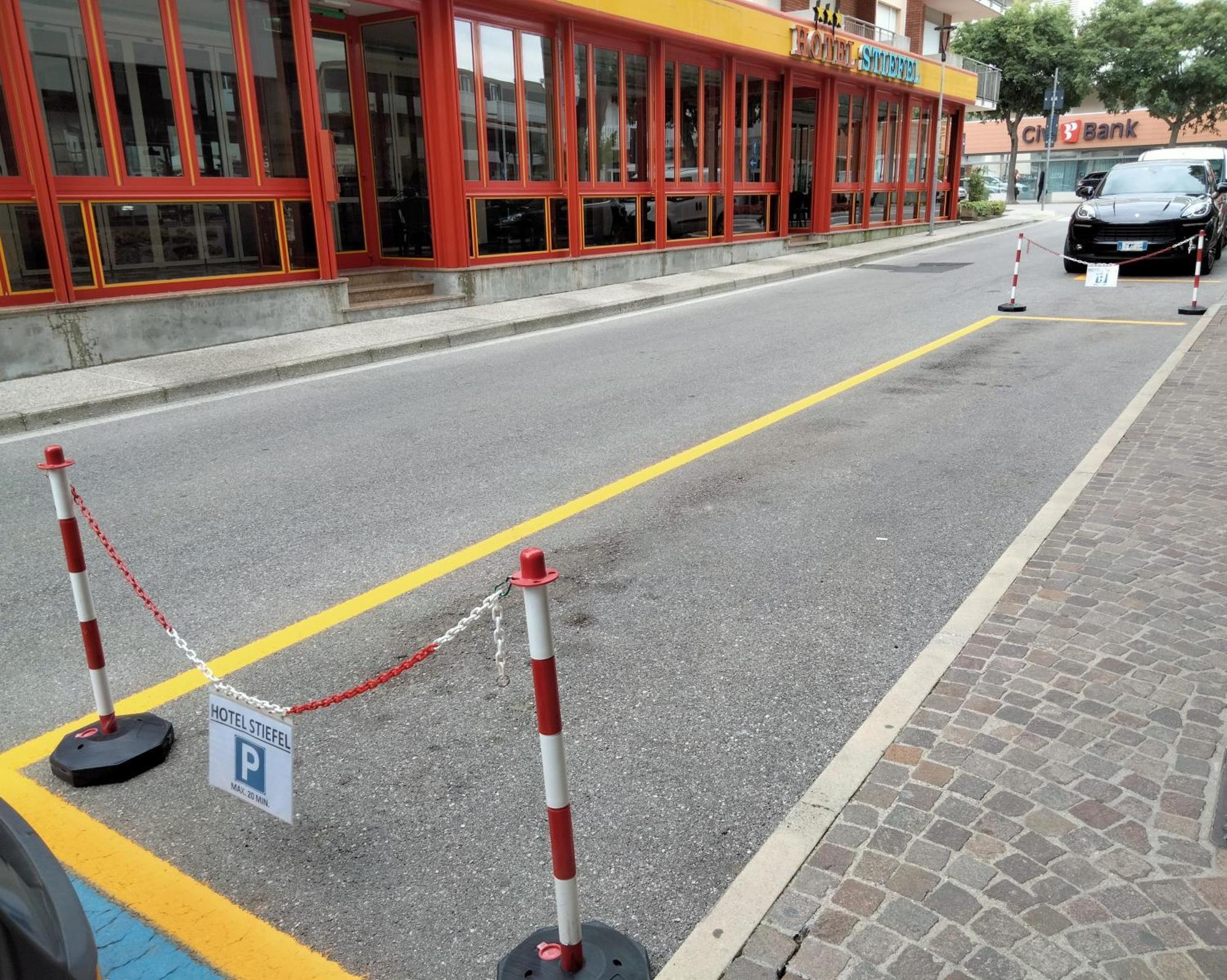 Hotel Stiefel Lignano Sabbiadoro Bagian luar foto