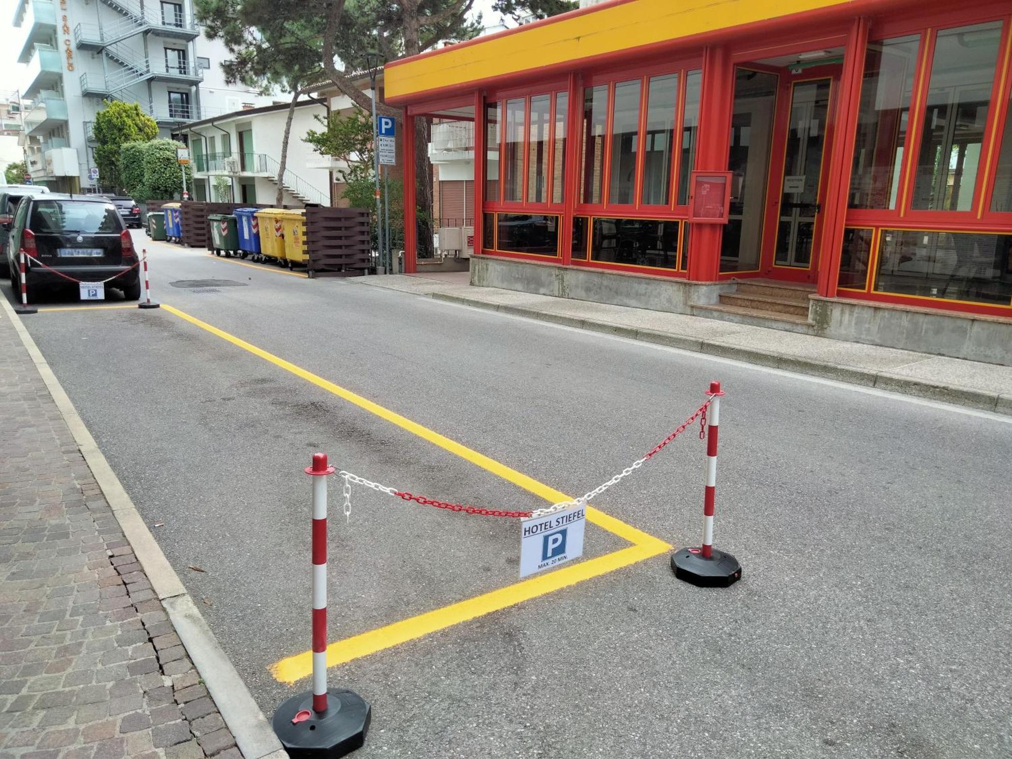 Hotel Stiefel Lignano Sabbiadoro Bagian luar foto