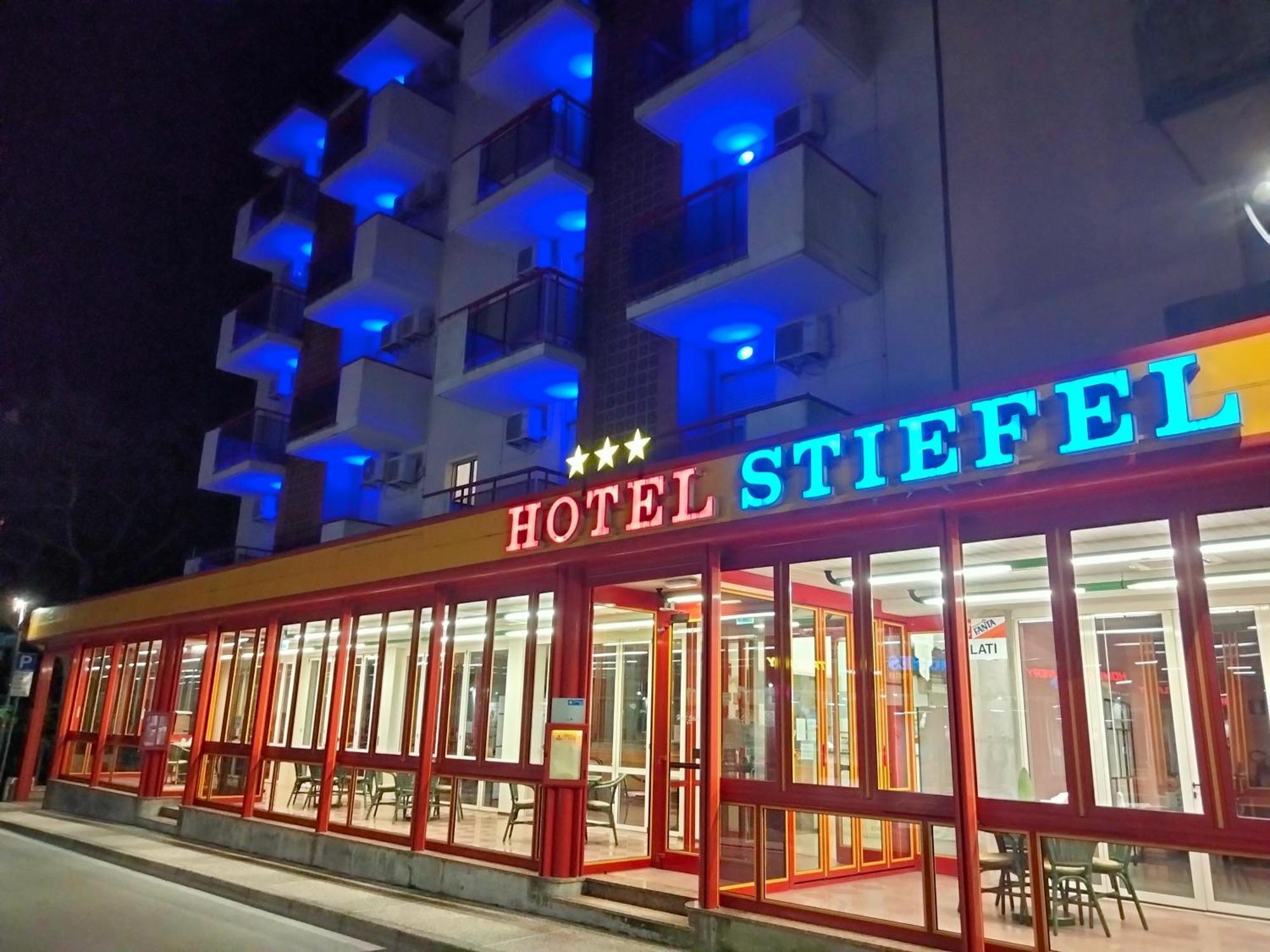 Hotel Stiefel Lignano Sabbiadoro Bagian luar foto