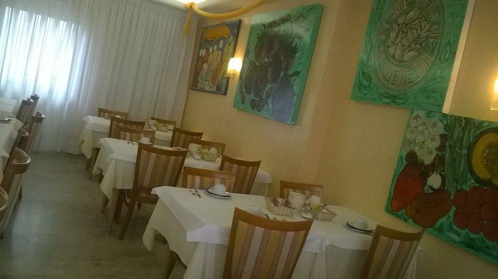 Hotel Stiefel Lignano Sabbiadoro Bagian luar foto