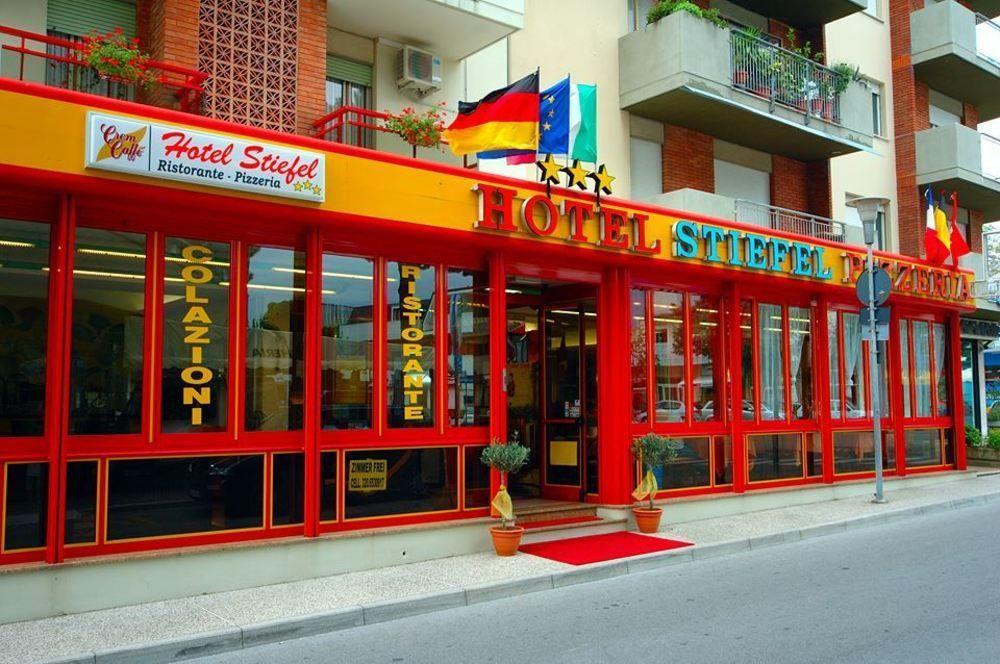 Hotel Stiefel Lignano Sabbiadoro Bagian luar foto